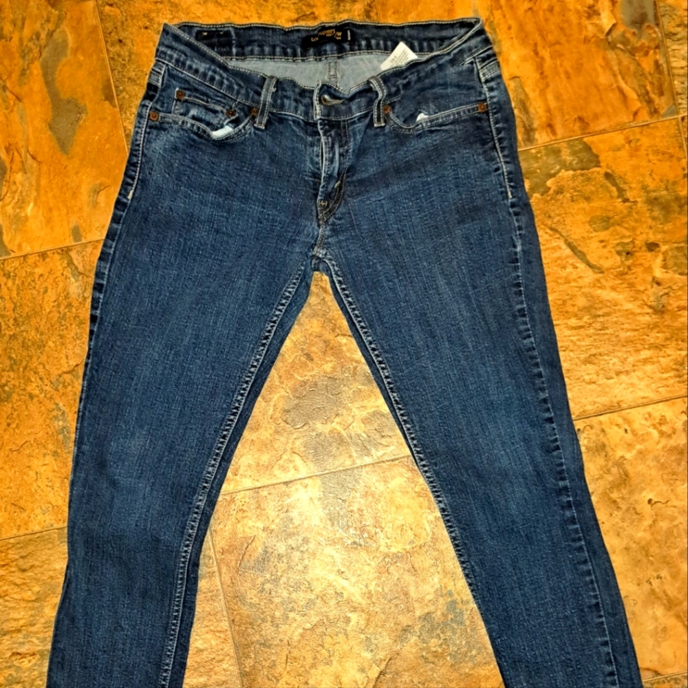 Levi's - too superlow- 524 blue jeans Size 9 S/C